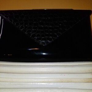 BLACK PATENT LEATHER CLUTCH